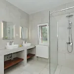 Casa de Férias Demare With Heated Pool, Free Evc Station Lovinac (Zadar)