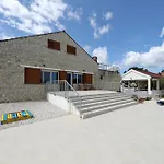 Casa de Férias Demare With Heated Pool, Free Evc Station Lovinac (Zadar)