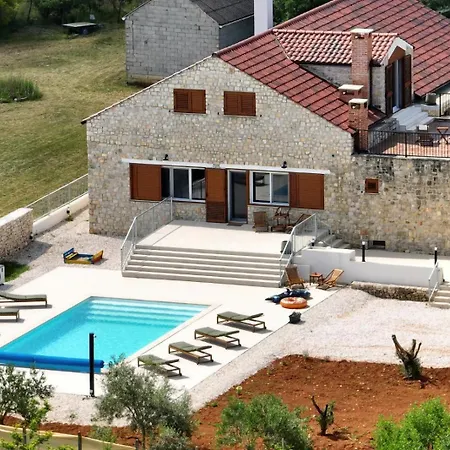 Tatil Evi Demare With Heated Pool, Free Evc Station