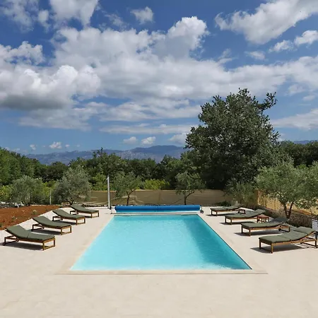 Demare With Heated Pool, Free Evc Station