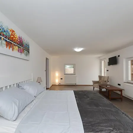 Tatil Evi Demare With Heated Pool, Free Evc Station