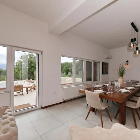 Demare With Heated Pool, Free Evc Station Tatil Evi