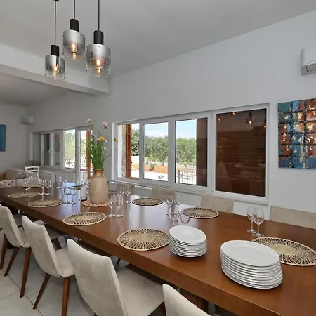 Tatil Evi Demare With Heated Pool, Free Evc Station Lovinac (Zadar)