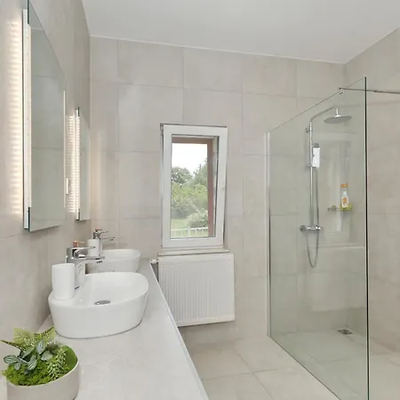 Demare With Heated Pool, Free Evc Station Lovinac (Zadar)