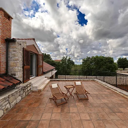 Demare With Heated Pool, Free Evc Station Tatil Evi *