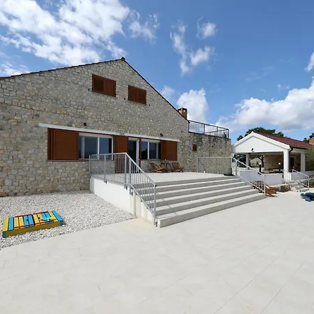 Tatil Evi Demare With Heated Pool, Free Evc Station Lovinac (Zadar)