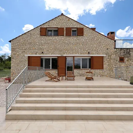 Demare With Heated Pool, Free Evc Station Tatil Evi Lovinac (Zadar)