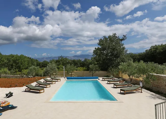 Demare With Heated Pool, Free Evc Station