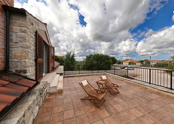 Demare With Heated Pool, Free Evc Station Dom wakacyjny