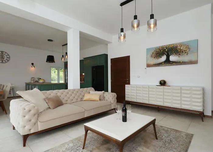 Demare With Heated Pool, Free Evc Station