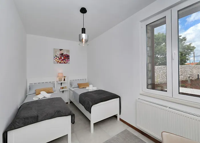 Prázdninový dům Demare With Heated Pool, Free Evc Station *