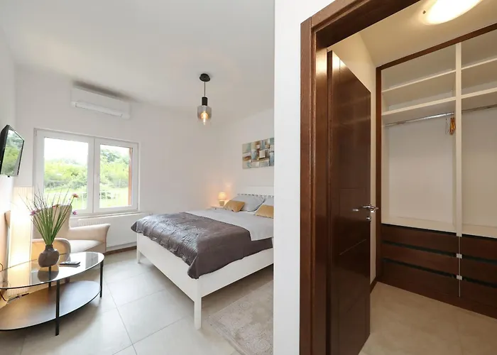 Demare With Heated Pool, Free Evc Station