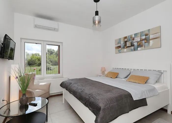 Dom wakacyjny Demare With Heated Pool, Free Evc Station