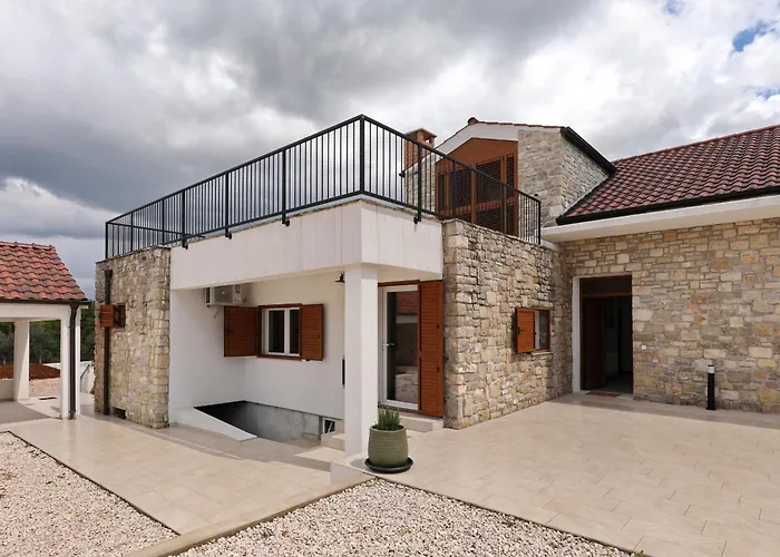 Demare With Heated Pool, Free Evc Station *