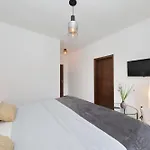 Demare With Heated Pool, Free Evc Station Casa vacanze Lovinac (Zadar)