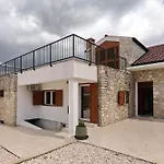 Demare With Heated Pool, Free Evc Station *