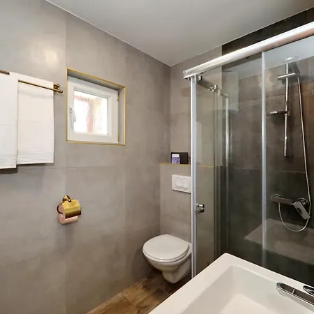 Demare With Heated Pool, Free Evc Station *