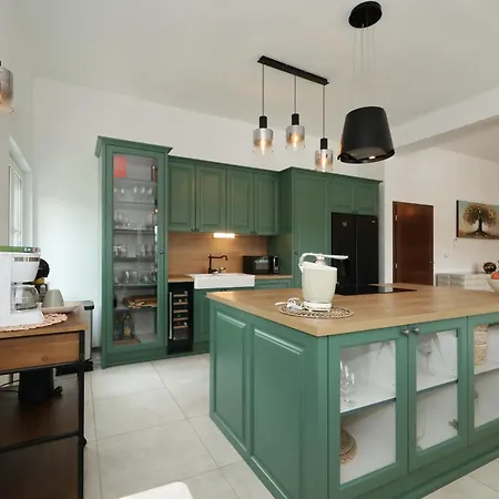 Demare With Heated Pool, Free Evc Station Ferienhaus Lovinac (Zadar)