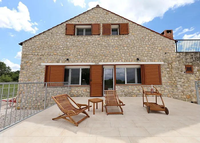 度假居 Demare With Heated Pool, Free Evc Station Lovinac (Zadar)