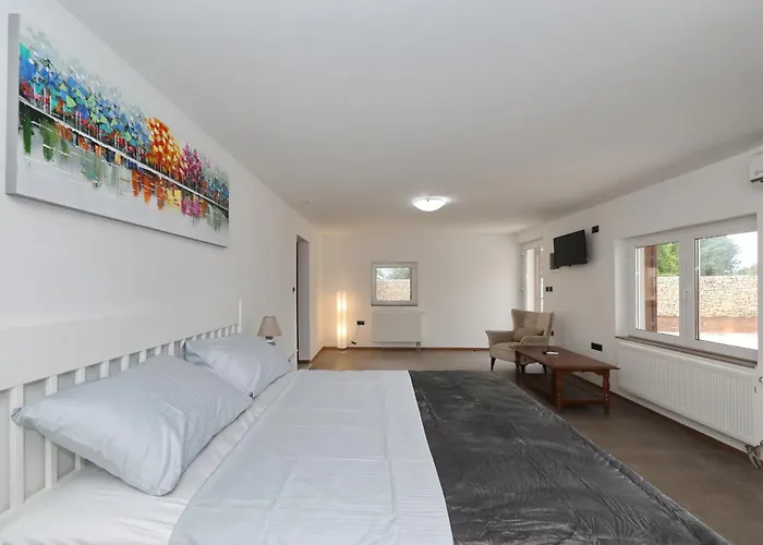 度假居 Demare With Heated Pool, Free Evc Station