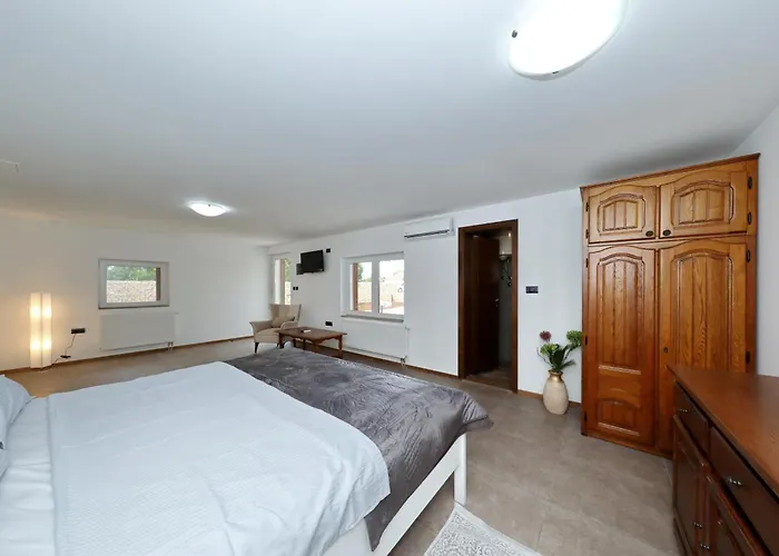 Demare With Heated Pool, Free Evc Station * Lovinac (Zadar)