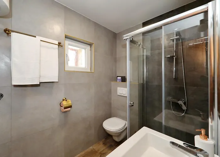 Demare With Heated Pool, Free Evc Station *