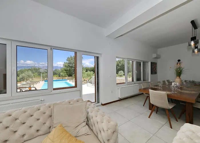 Demare With Heated Pool, Free Evc Station 度假居 Lovinac (Zadar)