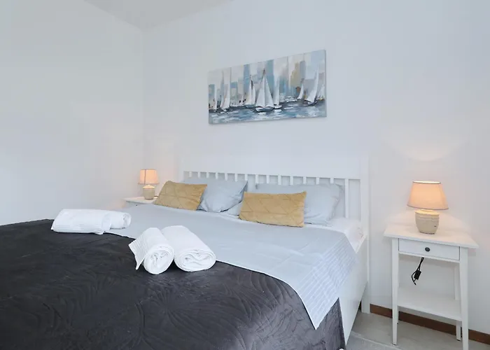 度假居 Demare With Heated Pool, Free Evc Station Lovinac (Zadar)