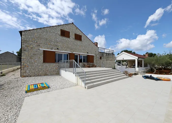 度假居 Demare With Heated Pool, Free Evc Station Lovinac (Zadar)