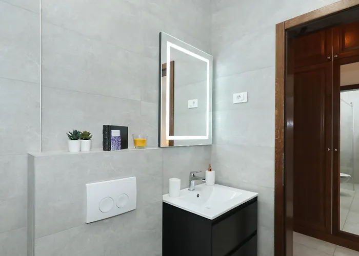 Demare With Heated Pool, Free Evc Station 度假居 Lovinac (Zadar)